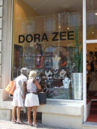 Dora Zee in Biarritz (Foto Hedi Grager)