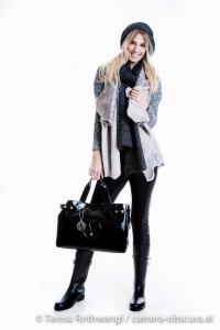 Sabrina in Please und Armani Jeans