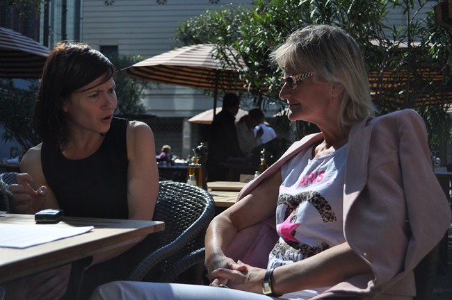 Hedi Grager im Interview mit der Andrea Wenzl (Foto Sudy)