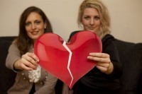  Christina Dow und Eve Sommer bieten "dieTraumscheidung an" (Foto Christoph Ljubi)