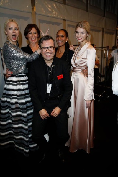 Designerin Eva Lutz mit Topmodel Franziska Knuppe, Stargast Barbara Becker, Model Luisa Hartema mit Agenturchef Reinhard Mätzler.
