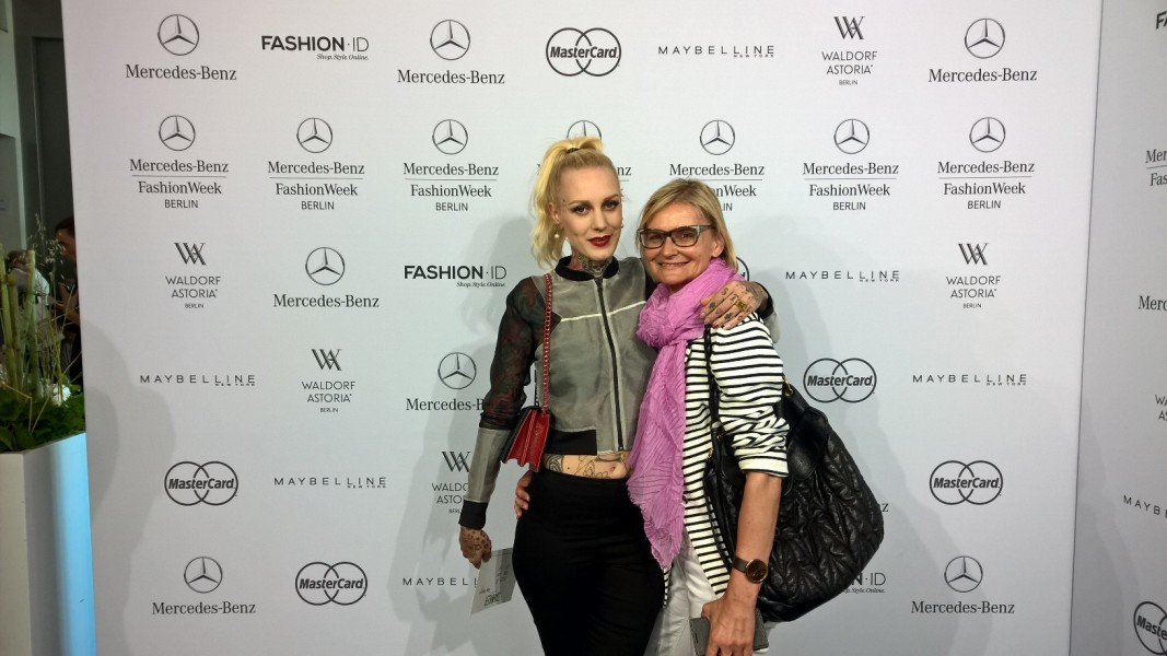Lexy Hell und Hedi Grager auf der Mercedes Benz Fashion Week Berlin 2015 (Foto Reinhard Sudy)