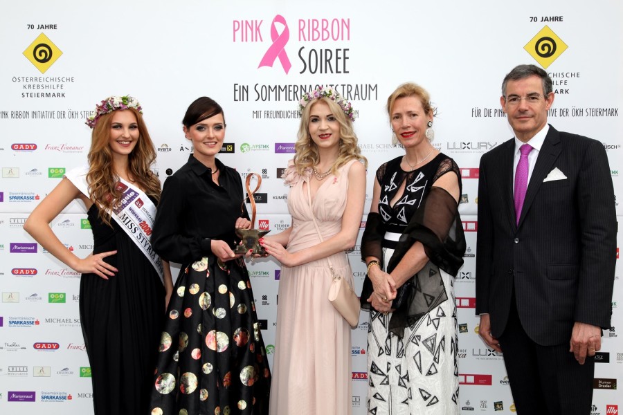 Miss Styria 2016 Janine Goger, Designerin Eva Poleschinski, Christiane Baldauf, Botschafter Pascal Teixeira da Silva und seine Gattin Pascale (Foto Helmut Pratl)