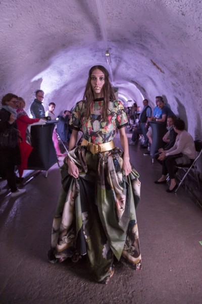 Designerin Rebekka Ruétz veranstaltete eine Fashion Show in der spektakulären Kulisse des Herminenstollens im Verwalltal (Foto Getty Images)