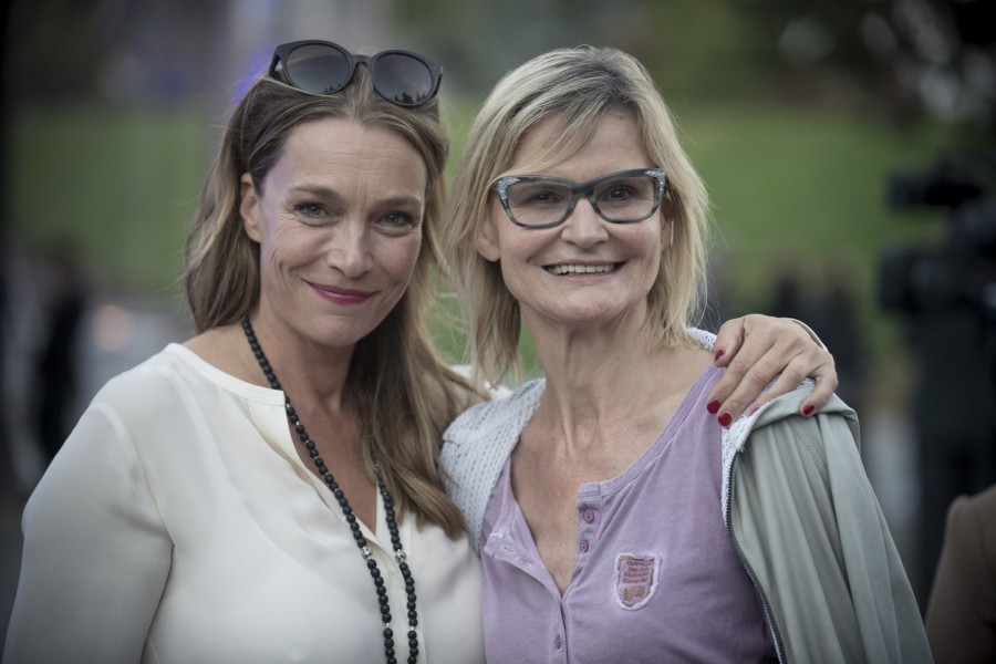 Auch Schauspielerin Aglaia Szyszkowitz war Teil des Projektes "aworldwidefriendship" und kam zur Rückkehr des SCHULLIN SPIRIT, hier mit Hedi Grager (Foto Christian Jungwirth)