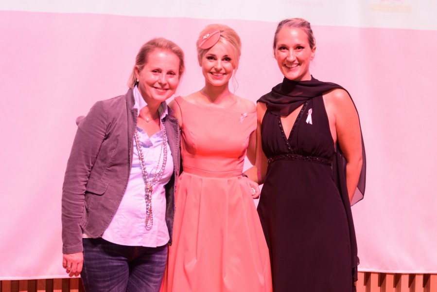 Pink Ribbon Kalender Model des Monats Jänner & Februar: Dagmar, Silvia Schneider, Kalender Model November & Dezember: Martina. Sie sind zwei der Powerfrauen, die für Zuversicht, Mut und Lebenslust stehen. Sie wollen anderen Betroffenen vermitteln: „Wir haben es geschafft, ihr könnt das auch!“ (Foto Felix Werinos)