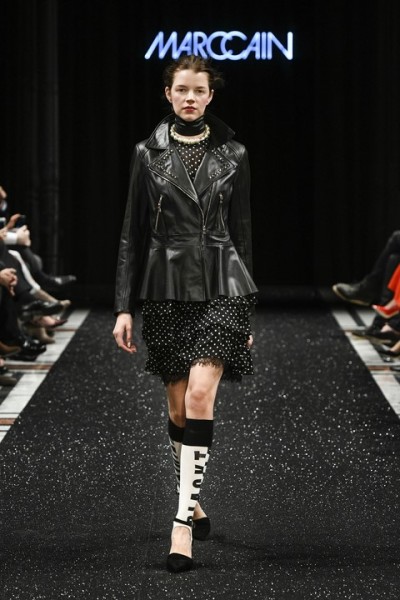 Neben klassischem Schwarz gab es auch den angesagten Gelb-Ton, ein knalliges Rot und Grün bei Marc Cain zu sehen (Foto Marc Cain)