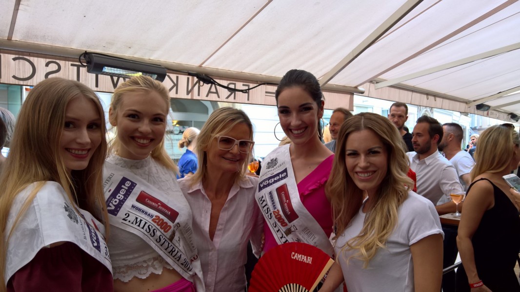 Vize-Missen Sarah Flicker und Magdalena Leitner, Journalistin und Bloggerin Hedi Grager, Miss Styria Andrea Jörgler sowie Kosmetik-Expertin und Miss Styria Organisatorin Kerstin Zacharias (Foto privat) 