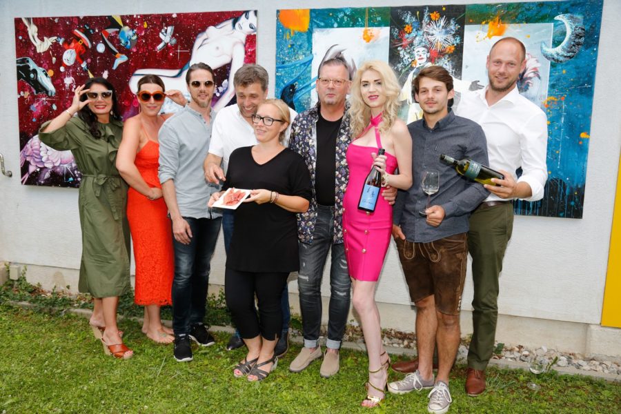 Carina Harbisch, Carina Harbisch Fashion Store, Katharina Schlager, Andy Wolf Eyewear, Christian Potisk, Brillenquartier, Johannes und Verena Weber, Pannonia BIOS GmbH, Künstler Werner Stadler, Event Managerin Christiane Baldauf sowie die Winzer Bernhard Fischer und Helmut Mahorko (Foto Manfred Lach)