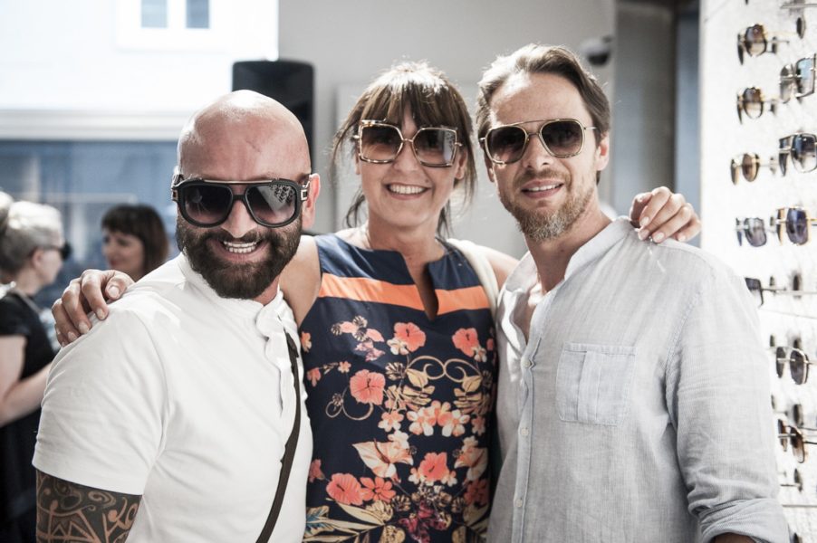 Auch Promi-Friseur Dieter Ferschinger und PR-Lady Sylvia Baumhackl ließen sich den Abend für Gentlemen von Christian Potisk (re) nicht entgehen (Foto Philipp Podesser)