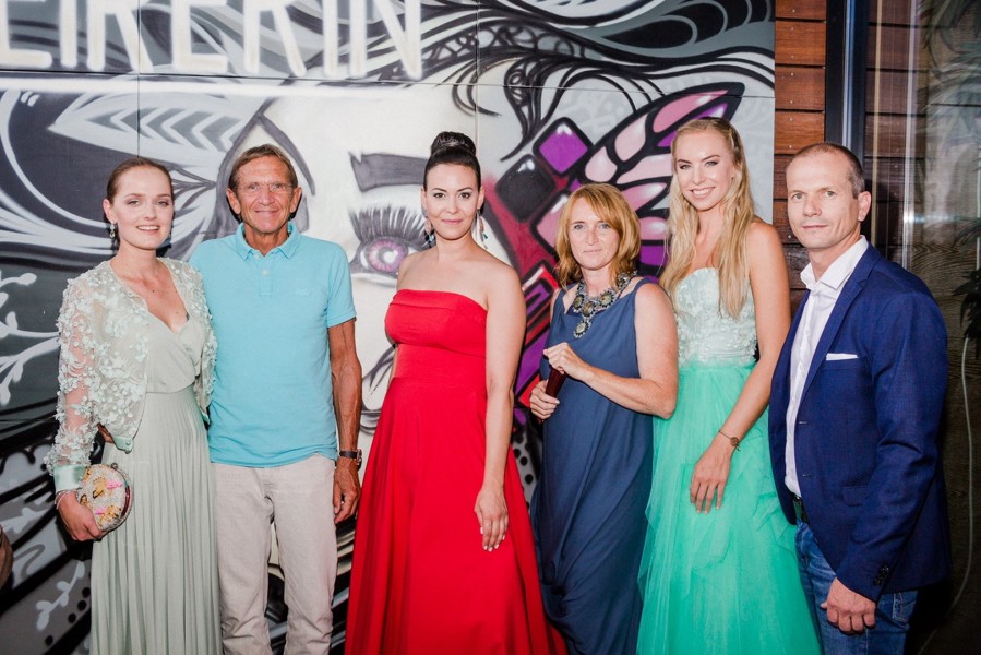 Die STEIRERIN feierte ihren 5. Geburtstag: Designerin Eva Poleschinski, Juwelier Hans Schullin, STEIRERIN-Geschäftsleiterin Nicole Niederl, Chefredakteurin Daniela Müller, Moderatorin Nadine Friedrich und Geschäftsführer der BUNDESLÄNDERINNEN Andreas Eisendle (Foto Thomas Luef)