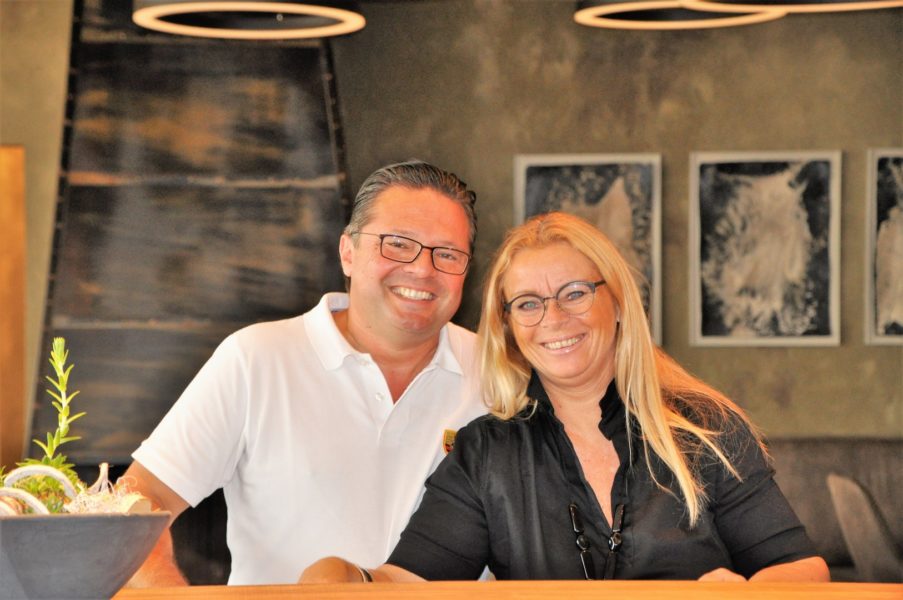 Beatrix und Oliver Drennig haben sich mit der Eröffnung ihres "Wirtshauses" am Kogelberg - wunderbar gelegen zwischen dem Buschenschank Kieslinger und dem Winzerhaus Kogelberg - einen Traum erfüllt (Foto Reinhard Sudy)