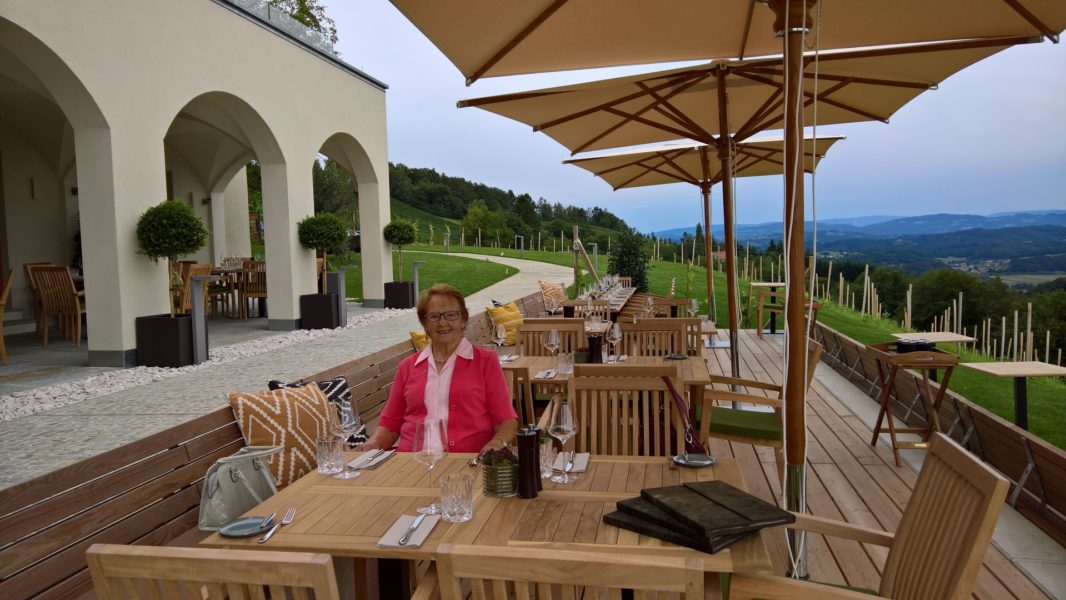 Egal ob drinnen oder draußen - jeder Platz ist ein 'best place' im Kogel 3 (Foto Hedi Grager)
