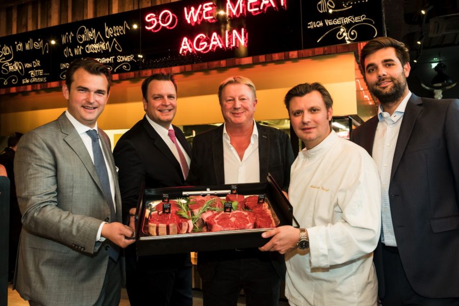 Michael, Robert und Franz Grossauer, Christof Widakovich und Peter Kazianschütz bei der Eröffnung des neuen el Gaucho am Wiener Rochusmarkt (Foto Werner Krug)