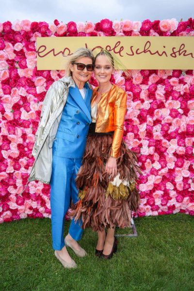 Eva Poleschinski präsentierte eine tolle Fashion Show am Vienna Ascot Ladies Day. Hier mit Journalistin und Bloggerin Hedi Grager (Foto Moni Fellner)