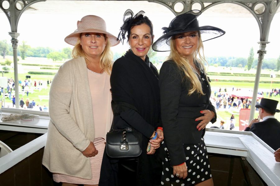 Auch Vivi Gastinger, Sissi Knabl und Andrea Bocan ließen sich den Vienna Ascot Ladies Day und die Fashion Show der kreativen Designerin Eva Poleschinski nicht entgehen (Foto Moni Fellner)