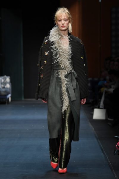 DAWID TOMASZEWSKI wurde auf der MBFW Berlin von Braun und Freistil Rolf Benz gesponsert. Braun unterstützte den perfekten Look der Models mit Dampfbügelstationen, Freistil Rolf Benz veredelte den Catwalk von DAWID TOMASZEWSKI mit luxuriösem Interieur. (Foto John Phillips/Getty Images)