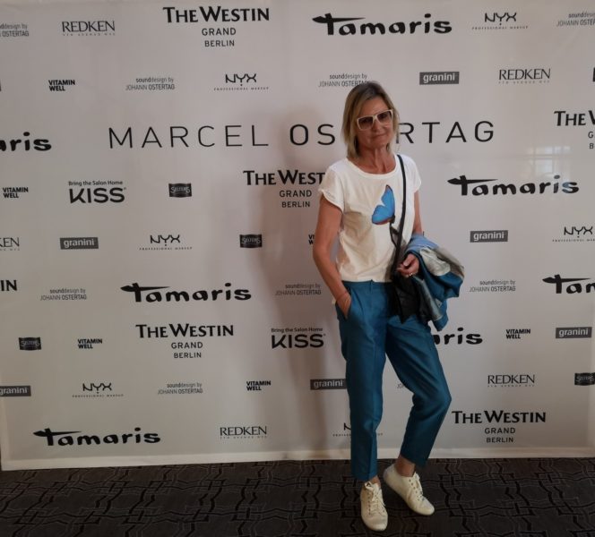 Journalistin und Bloggerin Hedi Grager am Weg zur Show von Designer Marcel Ostertag am Rooftop des Westin Grand Hotel Berlin (Foto Reinhard Sudy)