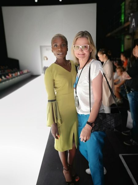 Choreographin Nikeata Thompson bei der Generalprobe der Tanz-Performance, die sie eigens für Sportalm kreiert hatte. Backstage auch Journalistin und Bloggerin Hedi Grager (Foto privat)