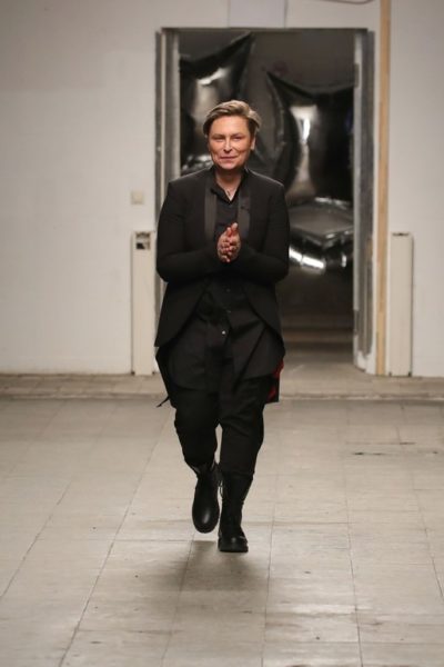 Designer Dawid Tomaszewski setzte&nbsp; im Rahmen der Berlin Fashion Week im Januar 2019 seine AW 19/20 Kollektion im Pop Art-Stil&nbsp;von Andy Warhol´s „Silver Clouds“ großartig in Szene. (Photo by Andreas Rentz/Getty Images for Dawid Tomaszewski)