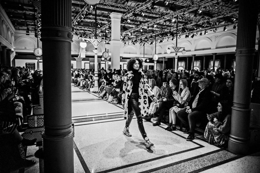 „Meet you at the train station“ – war das Motto der Marc Cain Fashion Show in Berlin (Foto Marc Cain)
