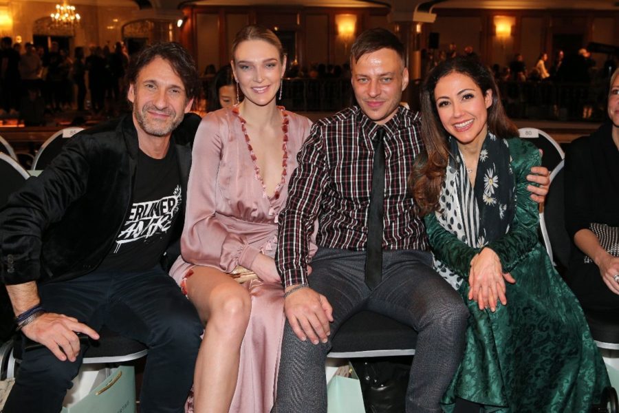 Schauspieler Falk-Willy Wild, Schauspieler Tom Wlaschiha - Game of Thrones - mit Freundin Victoria Jancke und Moderatorin Anastasia Zampounidis ließen sich die Show von Designer Marcel Ostertag nicht entgehen (Fotos Getty Images) 