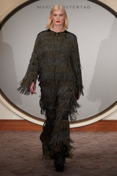 Marcel Ostertag lässt die Womenswear mit der Menswear verschmelzen und kreiert somit einen modernen, zeitlosen Look (Foto Getty Images)