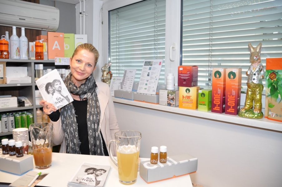 Ringana-Expertin Manuela Jocher informierte im Rahmen 10 Jahre power&health by Sabine Dunkler über die steirischen Produkte. (Foto Reinhard A. Sudy)