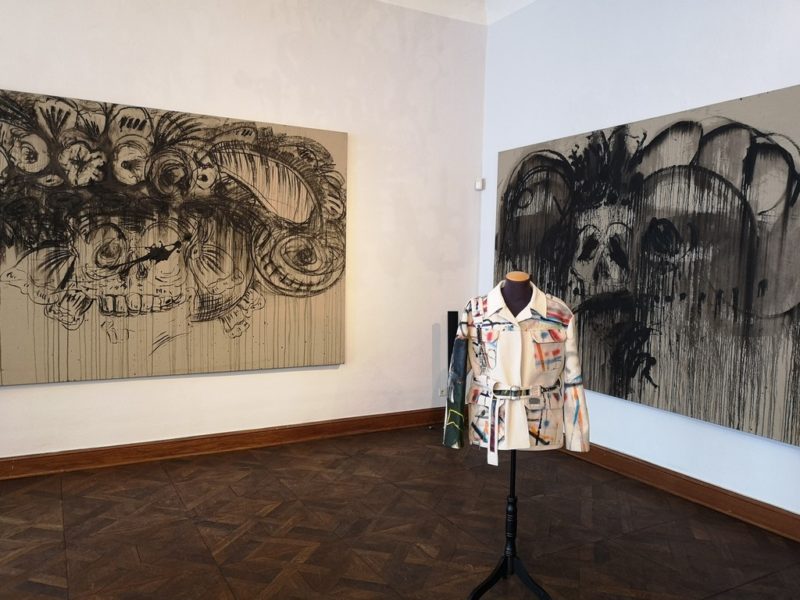 Galerist und Kunsthändler Rudolf Budja lud zur Eröffnung der Oster-Festspielausstellung ‚Viva la Vida‘ in seine Galerie nach Salzburg ein. (Foto Hedi Grager)