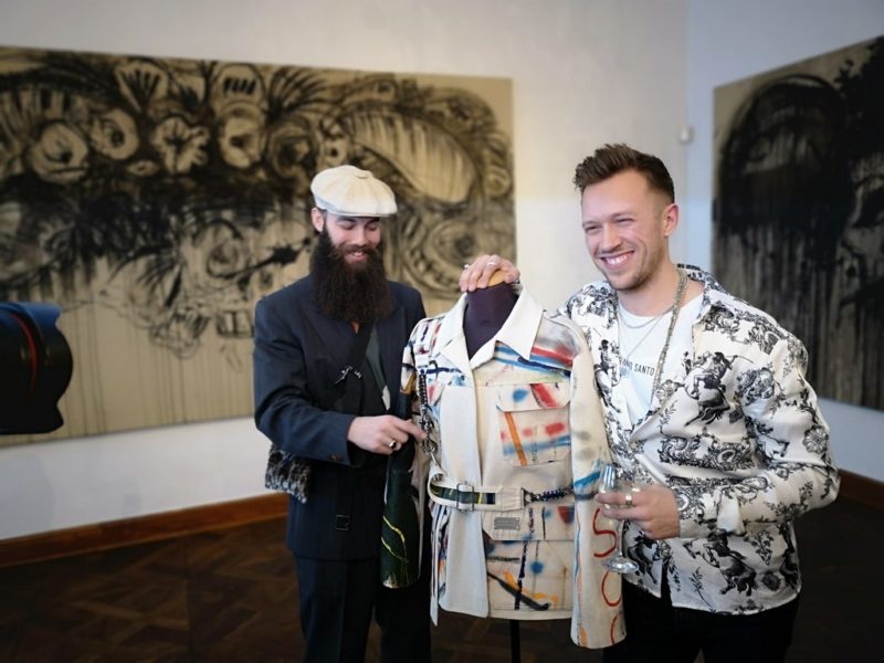 Ergänzend zur Ausstellung wurde ‘Abandoned Industry’ von PAINSI/SIMONSEN – eine Kollaboration zwischen dem österreichischen zeitgenössischen Künstler Alessandro Painsi und dem dänischen Modedesigner Kristoffer Simonsen, präsentiert. (Foto Hedi Grager)
