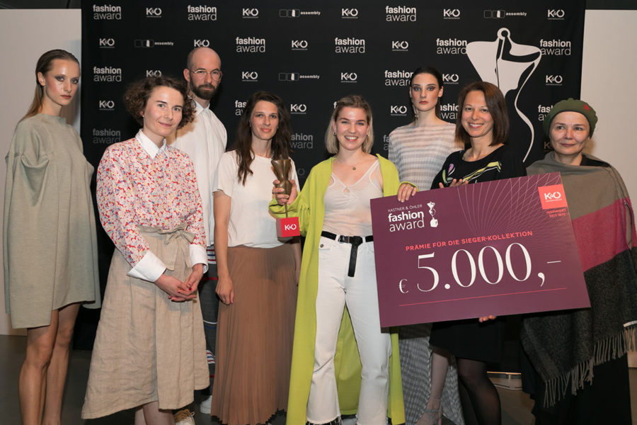 Verleihung des K&Ö Fashion Awards: Model, Elisabeth Papst, Michael Steingruber, Alena Hotter, Award-Gewinnerin Christina Seewald, Model, Andrea Krobath und Karin Wintscher-Zinganel. (Foto Stephan Friesinger)