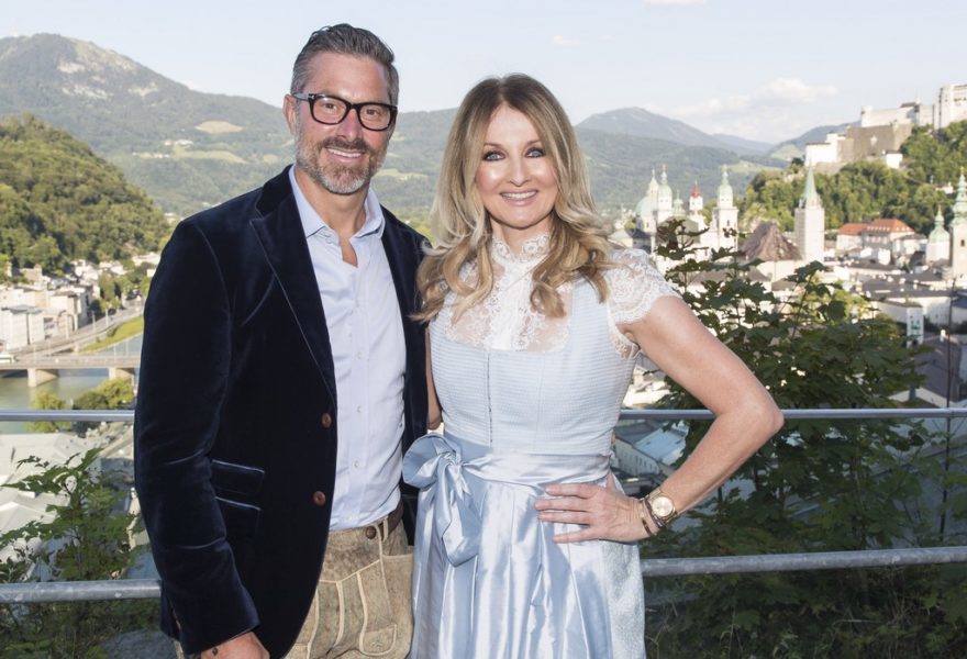 Benedikt Binder-Krieglstein, CEO von Reed Exhibitions, mit Moderatorin Frauke Ludowig, die durch den Abend führte. (Foto Andreas Kolarik)