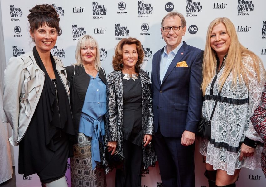 Organisatorinnen Maria Oberfrank, Zigi Mueller Matyas, Bundeskanzlerin Dr. Brigitte Bierlein, Dr. Christian Strasser und Organisatorin Elvyra Geyer. (Foto Starpix / Alexander Tuma) 