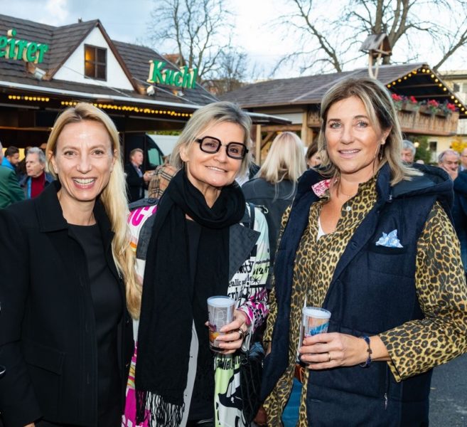Die Präsentation der 18. Ausgabe des SCHLOSSBERG Magazins ließen sich Nationalratsabgeordnete Juliane Bogner-Strauss, Hedi Grager, HediGrager.com, und Designerin Theresa Schöffel-Zahlbruckner nicht entgehen. (Foto Werner Krug)