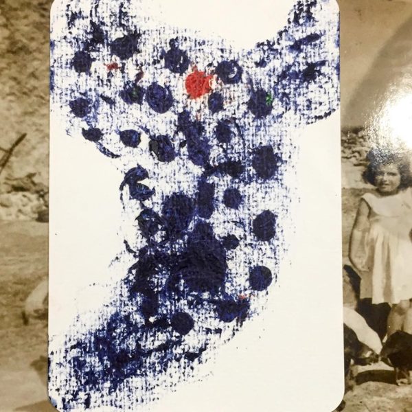 Die Postkartenserie (6 Stück) "Perro Andaluz" der Künstlerin Theresia Fauland-Nerat entstand im August 2019 in Andalusien (Foto Benedikt Nerat)