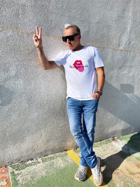 Musicalstar Uwe Kröger:: „Ich liebe Mode und vor allem den Casual-Style. Ein T-Shirt gehört für mich absolut zur Grundausstattung." (Foto STYLE UP YOUR LIFE!)