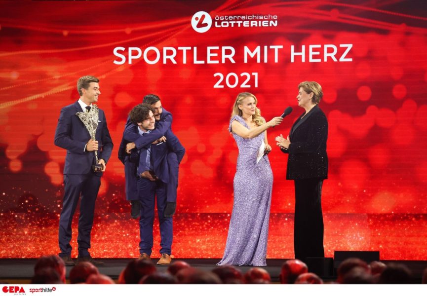 LOTTERIEN Sporthilfe-Gala: Markus Lahmer, Moderatorin Mirjam Weichselbraun and Bettina Glatz-Kremsner, Lotterien. (Foto GEPA pictures/ Michael Meindl)