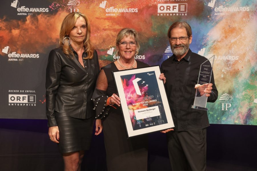 EFFIE AWARDS 2021: MDJ Karin Seywald-Czihak, Dagmar Lang und Hermann Neuburger, Marketer des Jahres. (Foto IAA/Katharina Schiffl)