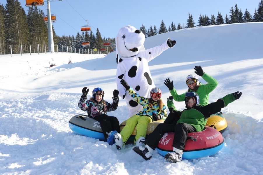 Das Skigebiet Stuhleck startet am 8. Dezember in die Wintersaison 2021/22. (Foto Bergbahnen Stuhleck/grafik.at)
