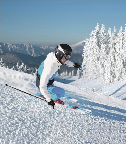 Das Skigebiet Stuhleck startet am 8. Dezember in die Wintersaison 2021/22. Der Zugang zum Skigebiet ist derzeit ausschließlich mit einem gültigen Impf- oder Genesungs-Nachweis möglich. (Foto Bergbahnen Stuhleck/grafik.at)