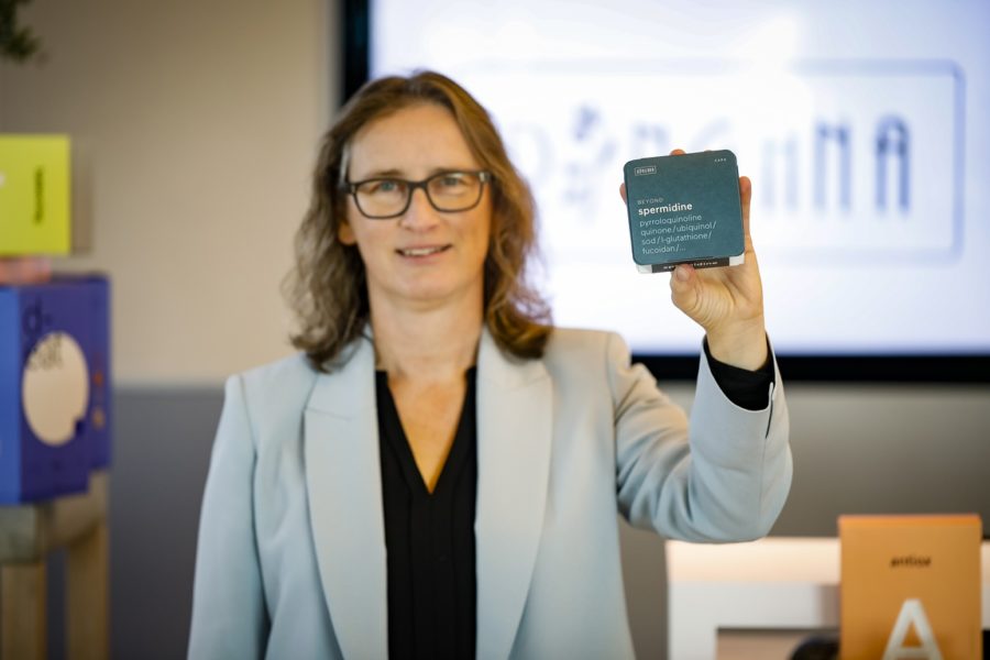 Marianne Hruby ist als ‚Forscherin‘ immer auf der Suche nach neuen Wirkstoffen und Möglichkeiten, um Produkte von RINGANA weiter zu verbessern. (Foto Thomas Luef)