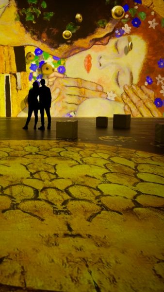 KLIMT - The Immersive Experience“ ab 22. April in Wien. Es ist ein völlig neu konzipiertes Multimedia-Spektakel, das auf noch nie zuvor gesehene Art und Weise die weltberühmten Kunstwerke von Gustav Klimt präsentiert. (Foto COFO Entertainment)