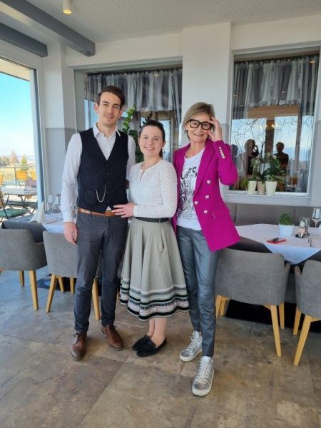 Journalistin Hedi Grager zu Besuch bei Christopher Pohn und Stephanie Brolli im Weinrefugium Brolli. (Foto Reinhard Sudy)