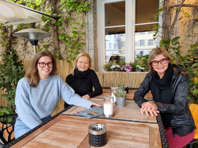 Im Grazer Cafe Schäffners traf ich Michou und Marie Friesz, beide Schauspielerinnen aus Leidenschaft. (Foto Reinhard Sudy)