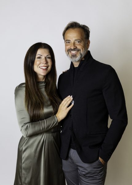 Das erfolgreiche Unternehmer-Paar Judith und Gerald Schwarz hat ihren neuen AIOLA Living Concept-Store eröffnet. (Foto Jauk Katharina)