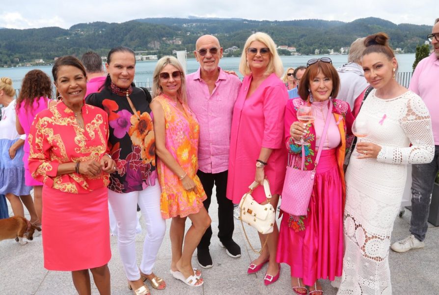 Gut gelaunte Gäste beim Pink Ribbon Brunch der Krebshilfe Kärnten. (Foto Daniel Raunig)