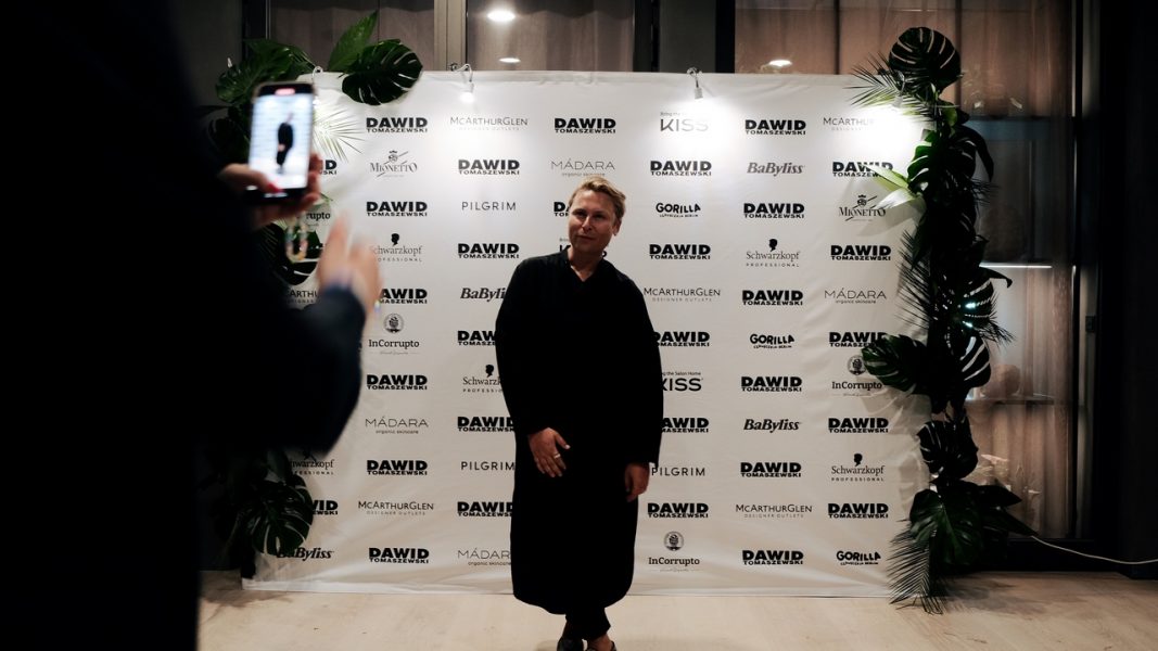 Der bekannte Designer DAWID TOMASZEWSKI präsentierte auf der Berliner Fashion Week seine neue Kollektion INTIMATE REALM . (Foto Dawid Tomaszewski)