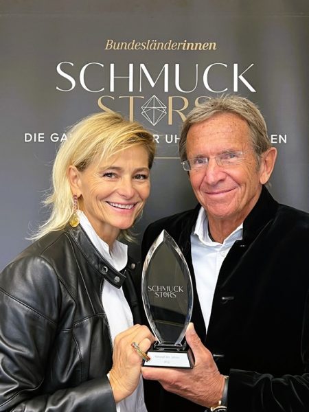 "Konzept des Jahres" Preisträger ist Juwelier SCHULLIN. für das Konzept „Rainbow”Hans. Anne Marie und Hans Schullin. (Foto Schullin)
