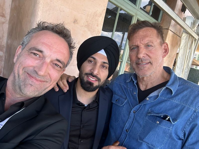 Joe Rabl traf beim AFM in Los Angeles auf den indischen Produzenten Gagu Singh und Schauspieler und ehemaligen Wettkampfbodybuilder Ralf Möller, mit dem er auch eine Zigarre im berühmten Grand Havana Room in Beverly Hills rauchte. (Foto privat)