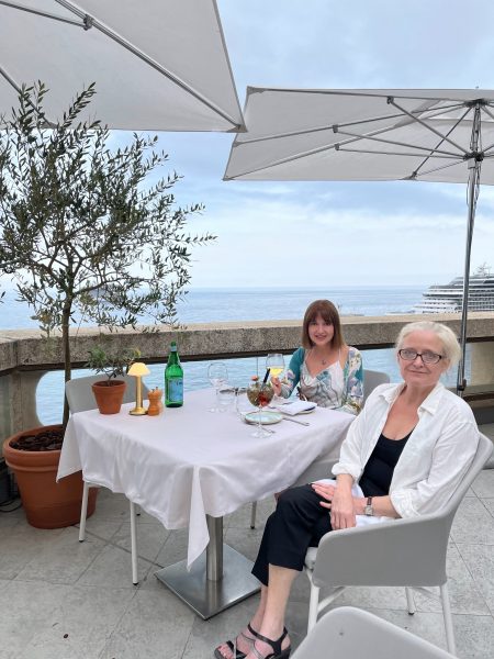 Ihre langjährige Freundin Pamela Johnson begleitete Nicole Goesseringer Muj nach Monaco, Monte-Carlo und Cannes. (Foto privat)